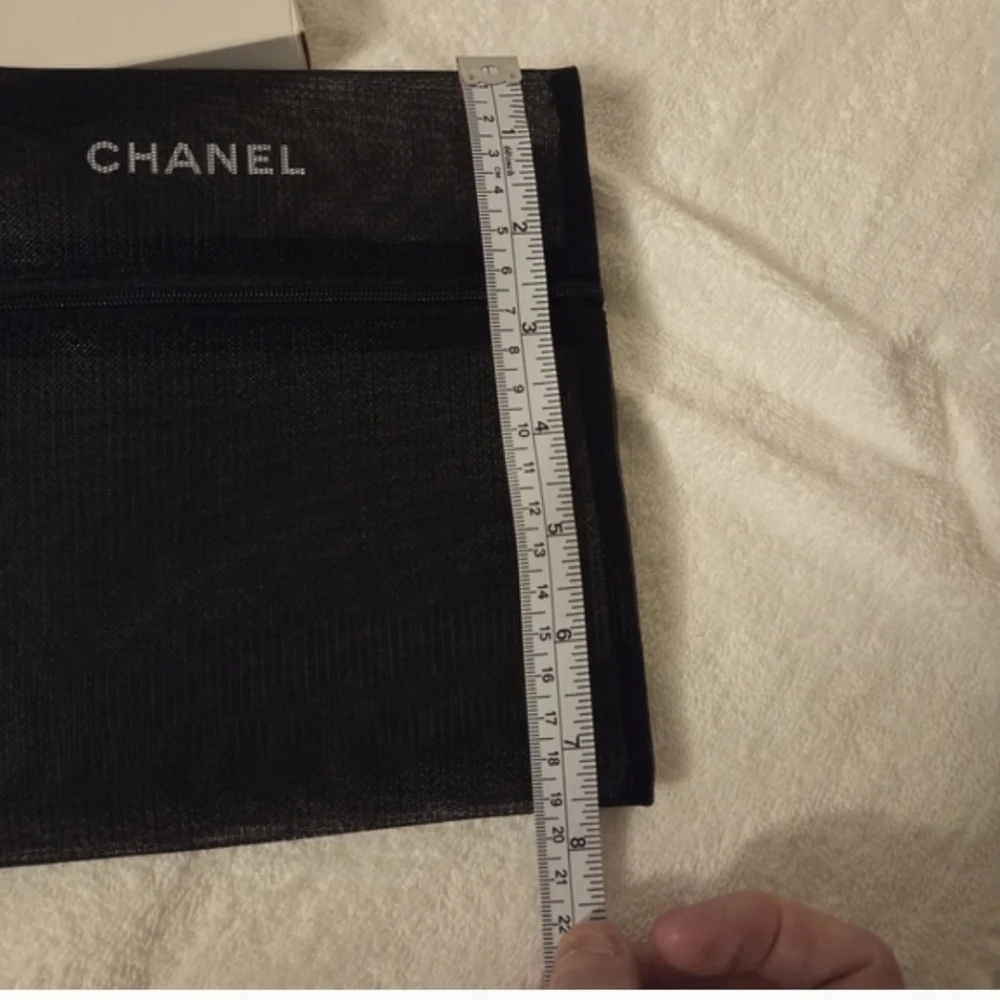 CHANEL elegant black